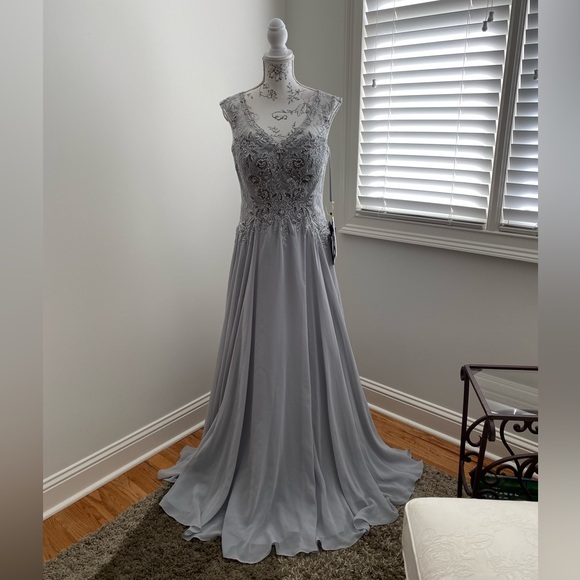 Madeline Gardner New York MOB Maxi Dress🔥 NWT 🔥 - Picture 3 of 11